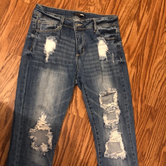 Fashion Nova distressed jeans - Picture 2 of 7